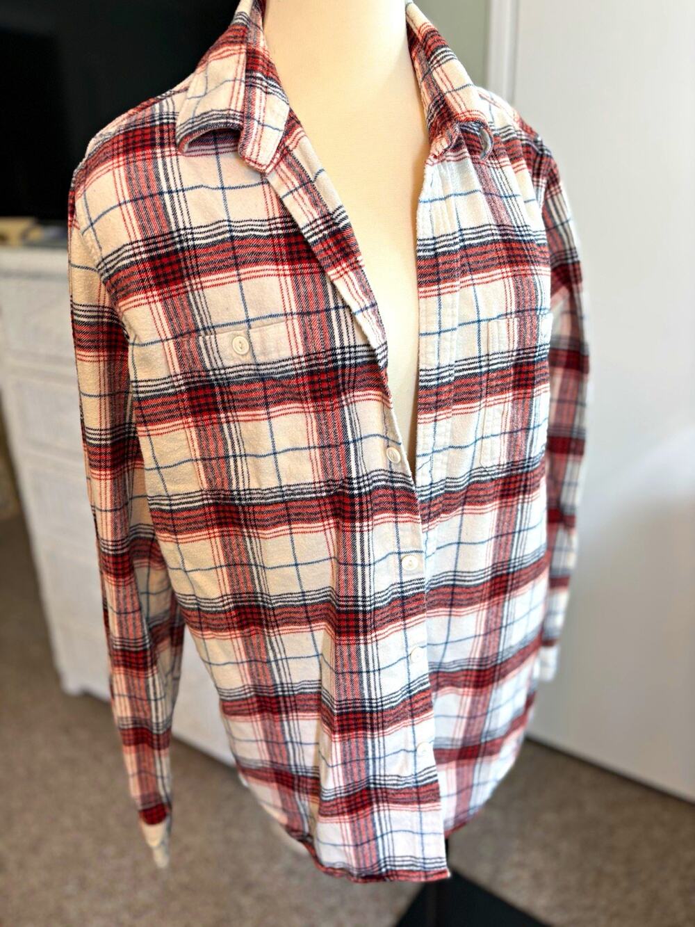 GAP Untucked Men's Shirt L Beige Red Blue Plaid Flannel Long Sleeve Pockets
